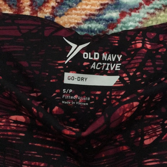 Old Navy Active Go-dry leggings red graphic print - Picture 3 of 4